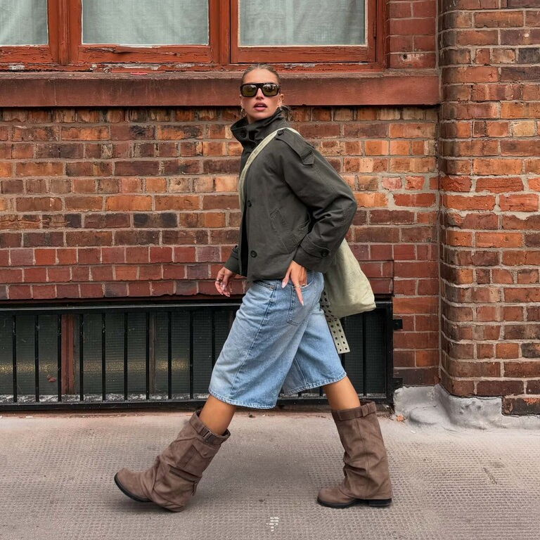 Flat Boots with Pant Pockets